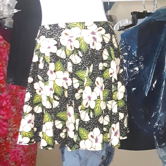 Skirt - Picture 1 of 3